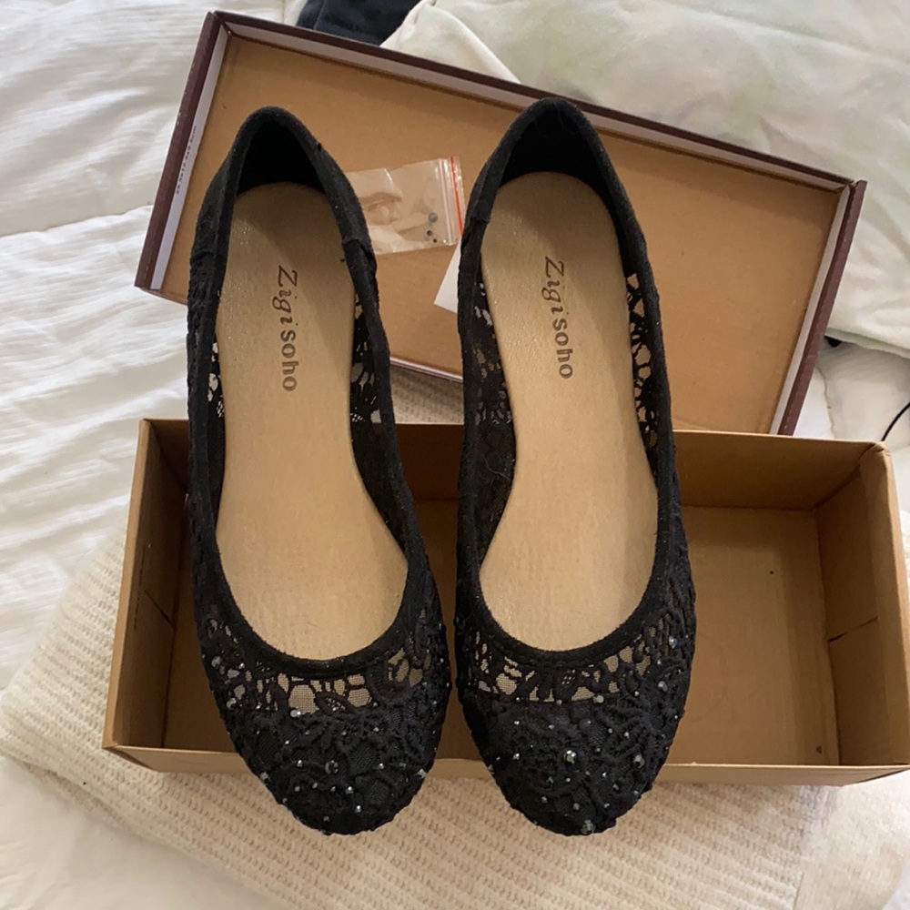 Black lace flats